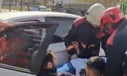 Kontrolden çıkan otomobil refüje çarptı: 1 ağır yaralı