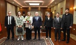 Vali, doktor eşinin 14 Mart Tıp Bayramını çiçekle kutladı