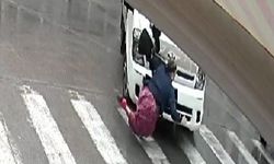 Yaya geçidinde kamyon çarptı