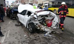 Zincirleme kazada can pazarı: 1'i ağır 5 yaralı