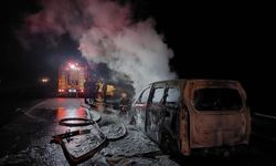 Kahramanmaraş'ta seyir halindeki araç yandı
