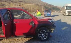 Kamyonet şarampole uçtu: 6 yaralı