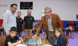 Satrançta hamleler yarışıyor