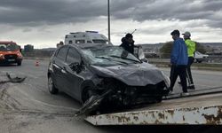 Sivas'ta otomobiller çarpıştı: 3 yaralı