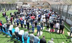 Sulusaray'da halı sahada cuma namazı kılındı