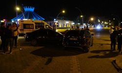 Üç aracın karıştığı kazada ortalık savaş alanına döndü: 3 yaralı