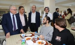 Vali Şimşek öğrencilerle iftar yaptı