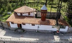 660 yıllık Ahi Paşa Camii göz kamaştırıyor