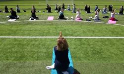 Açık havada yoga ve meditasyon