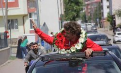 Avrupa ikincisi güreşçi coşkuyla karşılandı