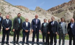 Bakan Ersoy Kapadokya girişinde