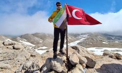 Berit'te Türk ve Filistin bayrakları