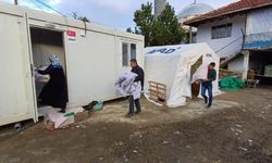 Çadırdan konteynere yerleştiriliyorlar