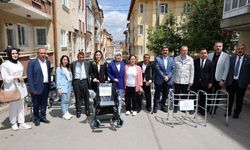 Engellilere 61 adet sandalye