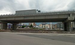 Köprüden geçiş var ama altında sıkıntı devam!