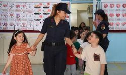 Minikler jandarmayla mutlu oldu