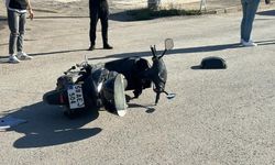 Otomobil ile motosiklet çarpıştı