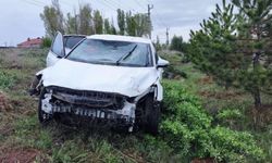 Otomobil şarampole uçtu: 1'i bebek 6 kişi yaralandı