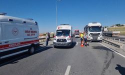 Tırdan dökülen malzeme kaza yaptırdı!