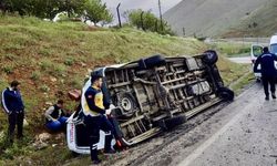 Yolcu minibüsü devrildi: 12 yaralı