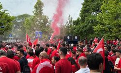 Dortmund sokakları kırmızı-beyaz