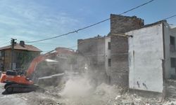 Esentepe-Yunus Emre'de riskli binalar yıkıldı