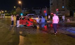2 otomobil çarpıştı: 4 yaralı