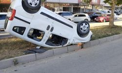 Araç ters döndü: 8 yaralı