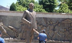Atatürk heykeline saldıran dayı-yeğene istenen ceza belli oldu
