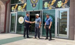 Polisler dolandırılmaktan kurtardı