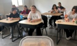 Sivas AGD'den öğrencilerine aşure ikramı
