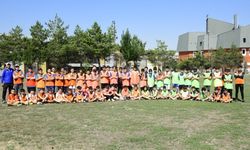 Sivas Demirspor çocuklara spor aşılıyor