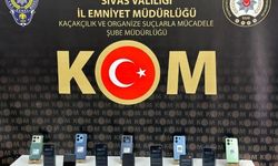 Sivas'ta kaçak telefon ve cinsel ilaçlar ele geçirildi