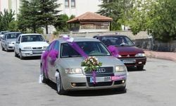 Sivas'ta konvoy ve kornalar düğünler için