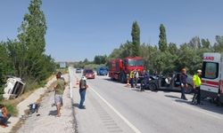 Sivas'ta otomobil ile pikap çarpıştı