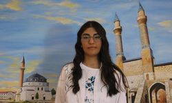 Sivas'ta Türkiye 53'üncüsü olan öğrenci hikayesiyle duygulandırdı