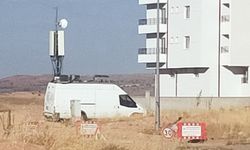 Sivas Şeyh Şamil'de mobil baz istasyonu apartmanın yanında