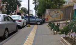 Sivas'ta araçlara park yeri yok, çözüm kaldırımlarda çok