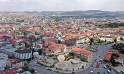 Sivas'ta Kadınlar Halılarını Kendileri Yıkıyor Temizlik Mi Su İsrafı Mı?  