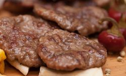Sivas'ta Mangal Keyfinin Vazgeçilmezi: Sivas Köftesi 