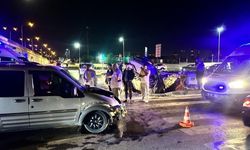 Sivas'ta otomobiller çarpıştı: 5 yaralı