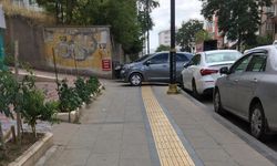 Kaldırımlarda da yer kalmadı, yol kenarlarında da