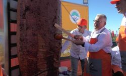 1 ton sucuk döner dağıtıldı