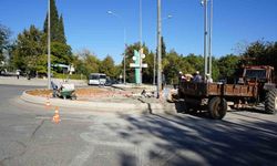 Refüj ve kavşaklar yenileniyor