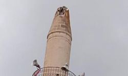 Sivas'ta cami minaresine yıldırım düştü