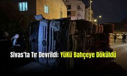 Sivas'ta Tır Devrildi Yükü Bahçeye Döküldü
