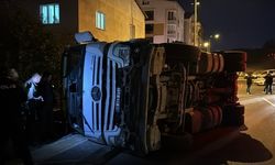 Sivas'ta Tır Faciası: Virajda Kontrol Kaybı!