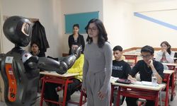 İlk İnsansı Yapay Zekalı Robotu Ada Öğretmenliğe Başladı