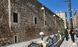 Sivas'ta 3 metrelik buz sarkıtları