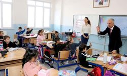 Sivas'ta ilkokula müdür ziyareti